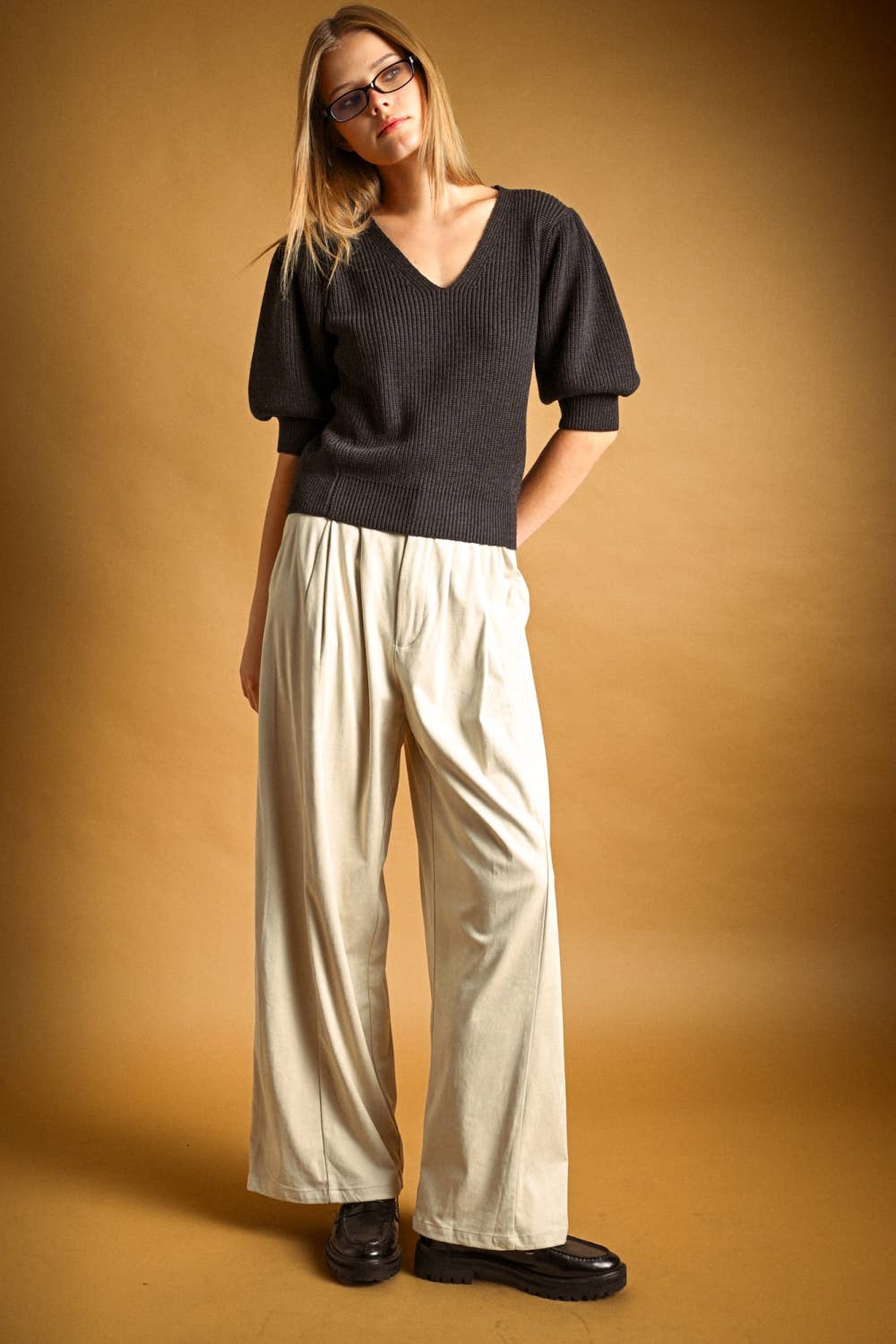 V-NECK WITH SHORT PUFF SLEEVE