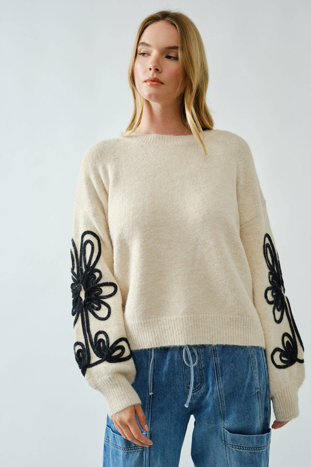 EMBROIDERED DETAIL SWEATER