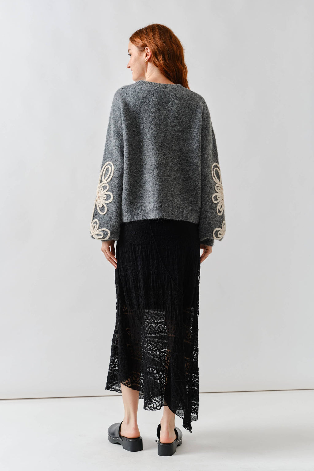 EMBROIDERED DETAIL SWEATER