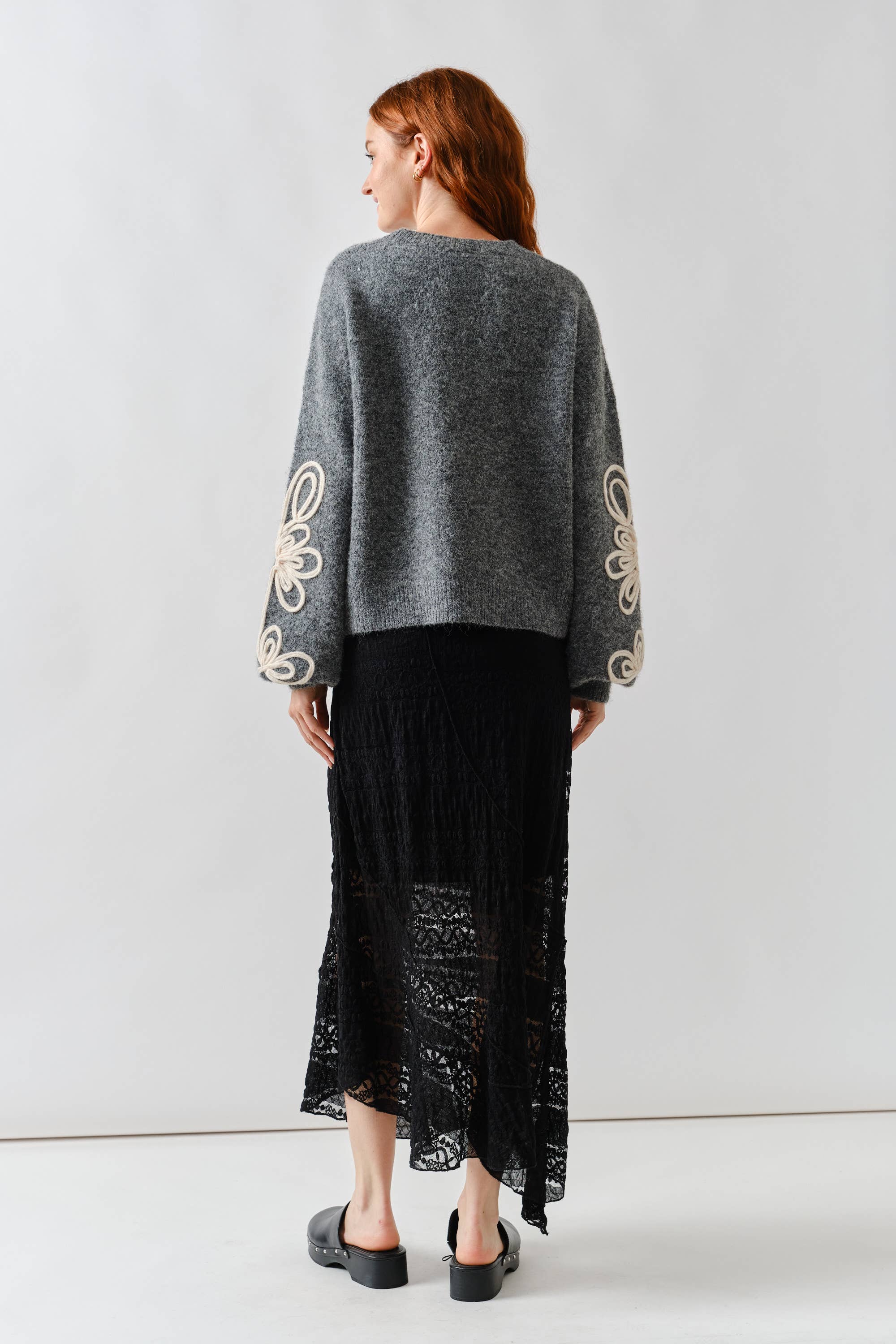 EMBROIDERED DETAIL SWEATER