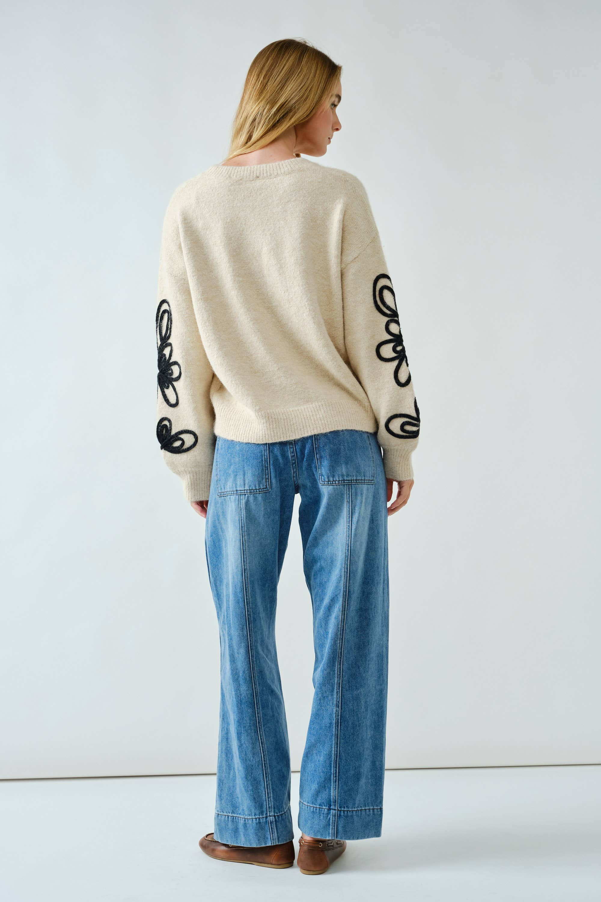 EMBROIDERED DETAIL SWEATER