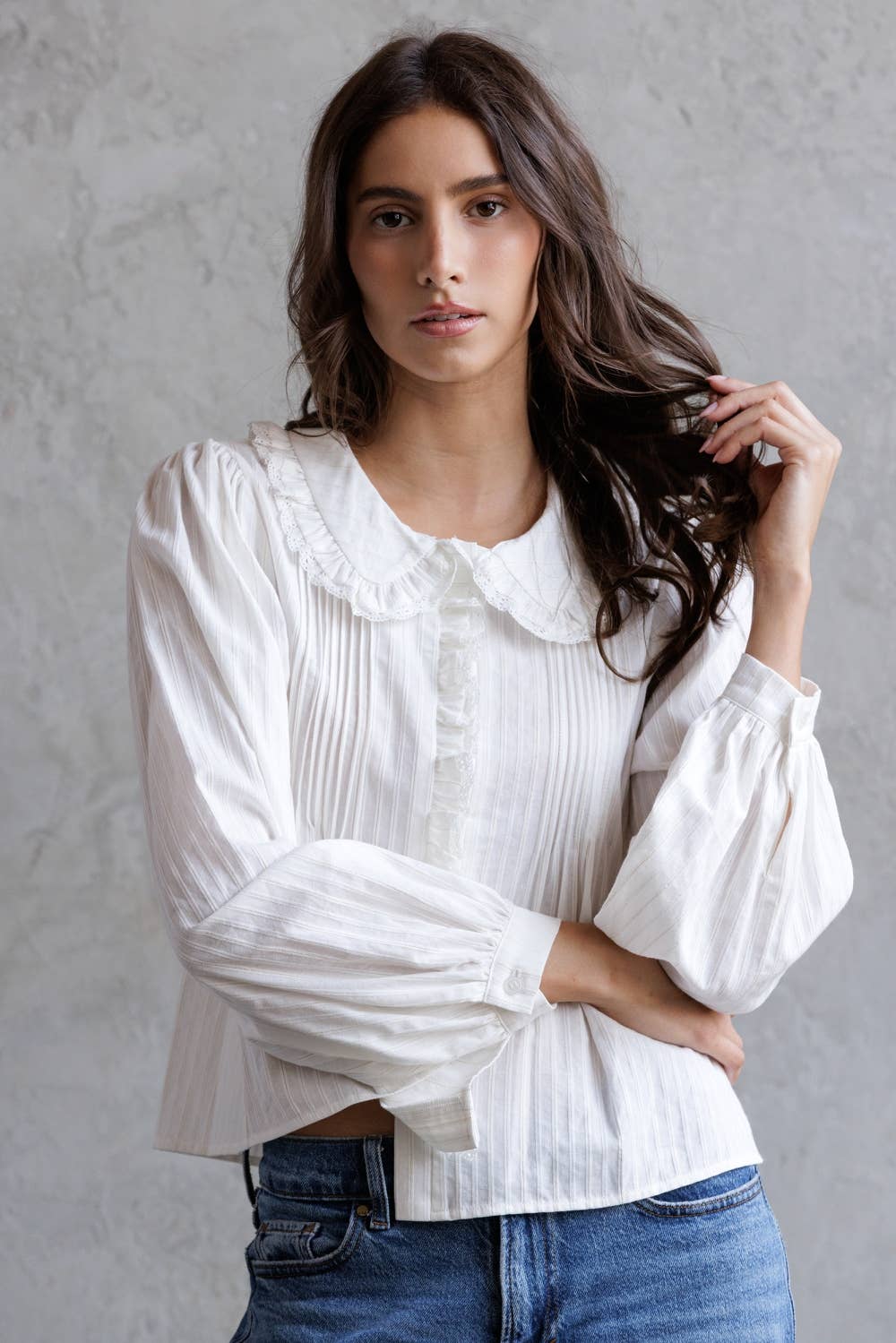 RUFFLED LACE COLLAR BLOUSE