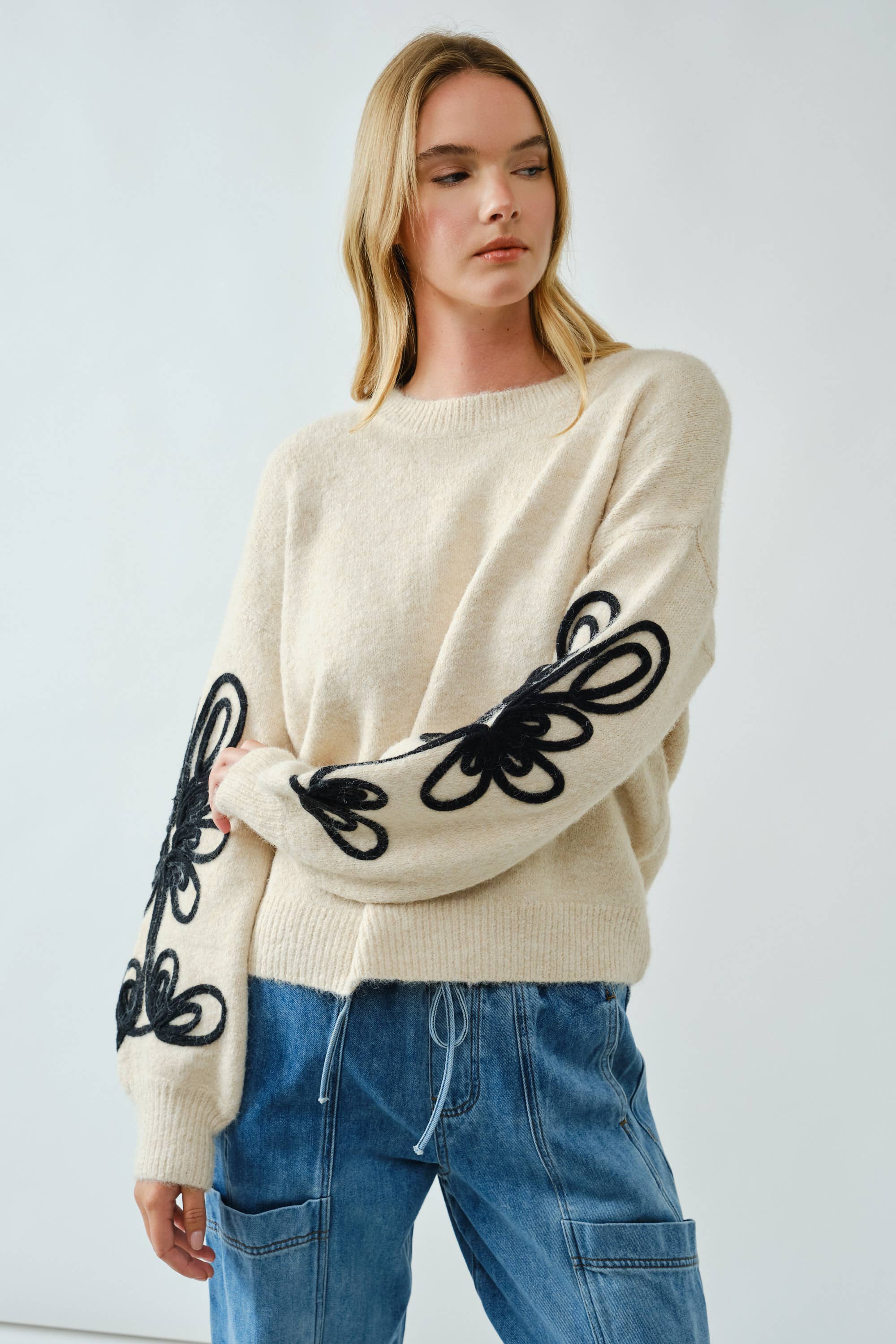 EMBROIDERED DETAIL SWEATER