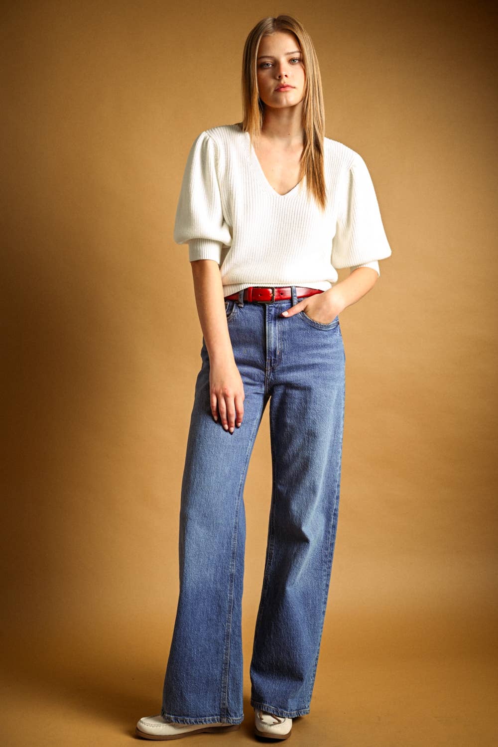 V-NECK WITH SHORT PUFF SLEEVE