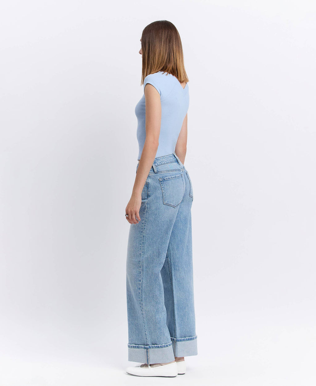 LOW RISE LIGHT WASH CUFFED BAGGY WIDE JEANS by Vervet