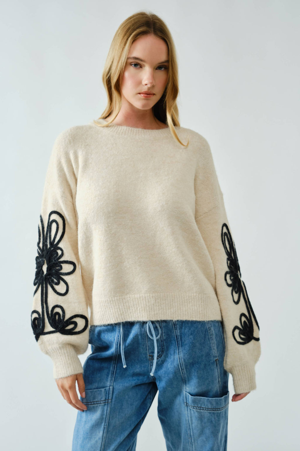 EMBROIDERED DETAIL SWEATER