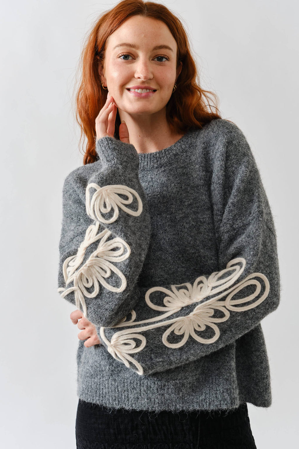 EMBROIDERED DETAIL SWEATER
