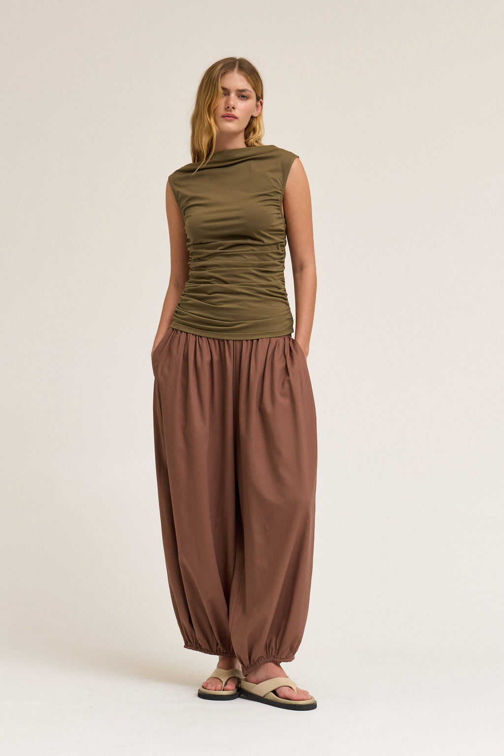SLEEVELESS SHIRRING JERSEY TANK