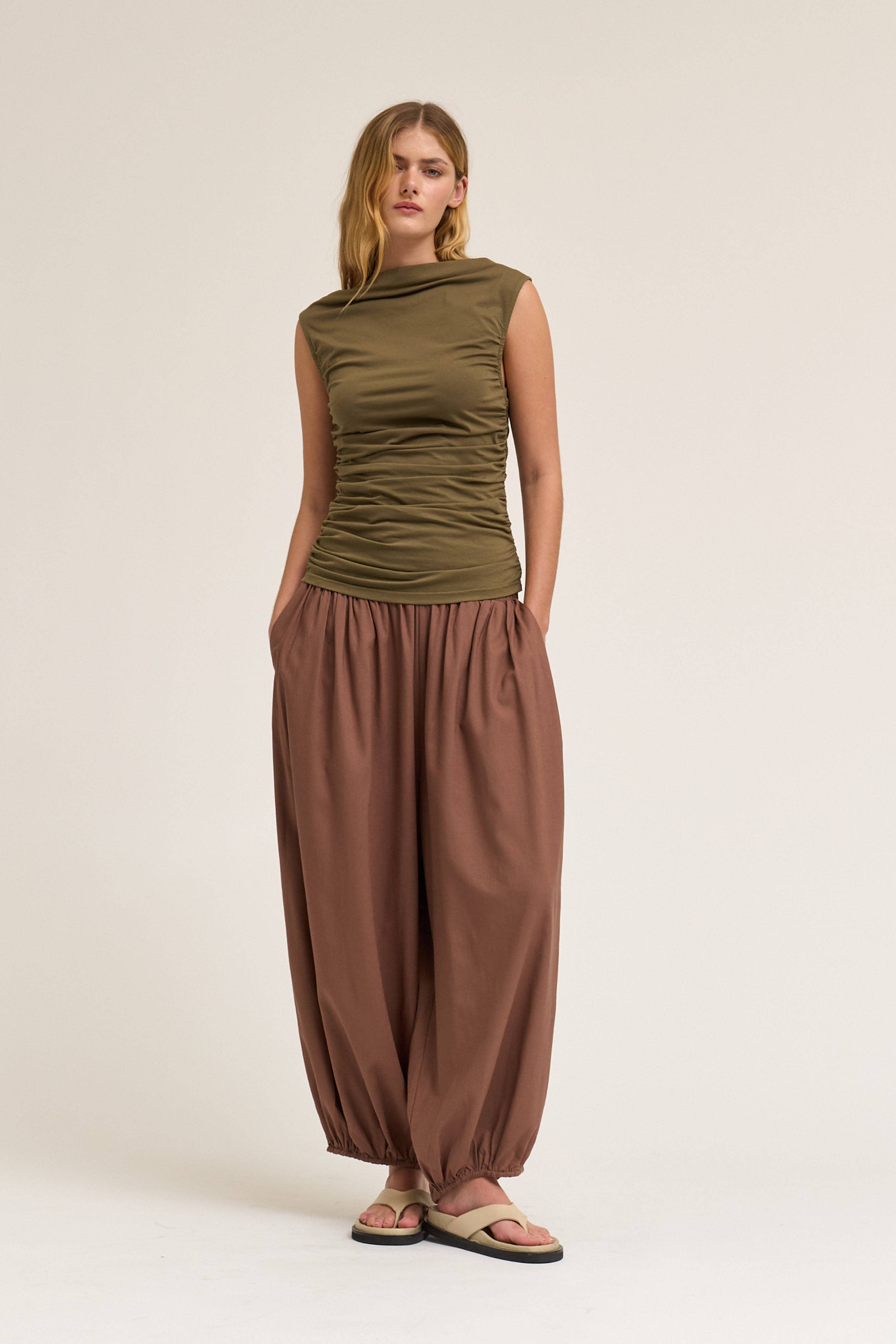 SLEEVELESS SHIRRING JERSEY TANK