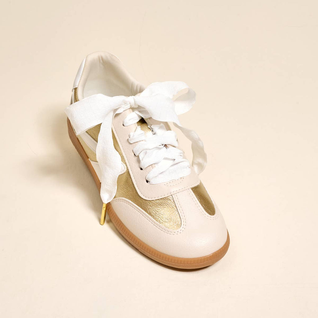 White Shoelaces