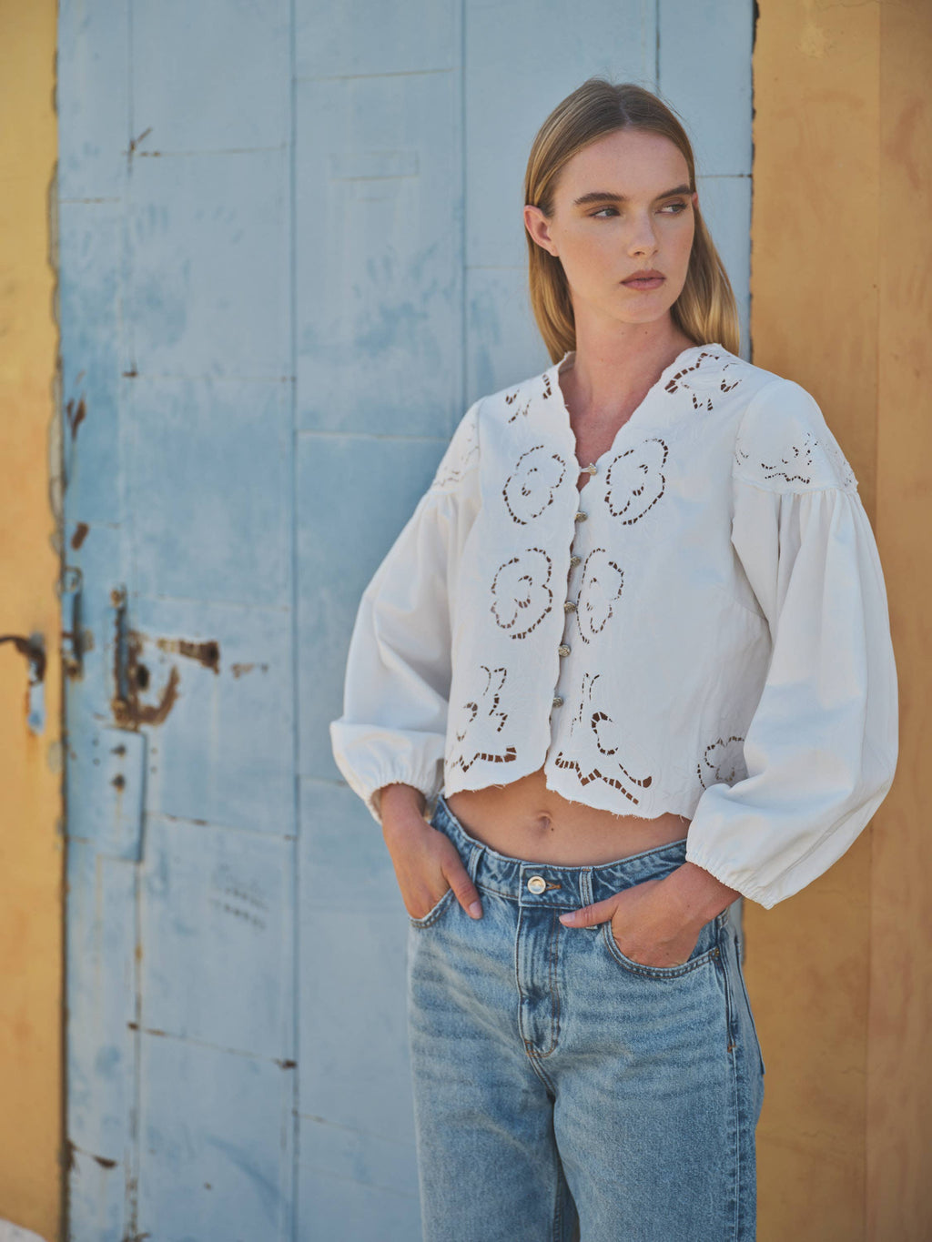 DENIM EMBROIDERY VOLUME SLEEVE BLOUSE