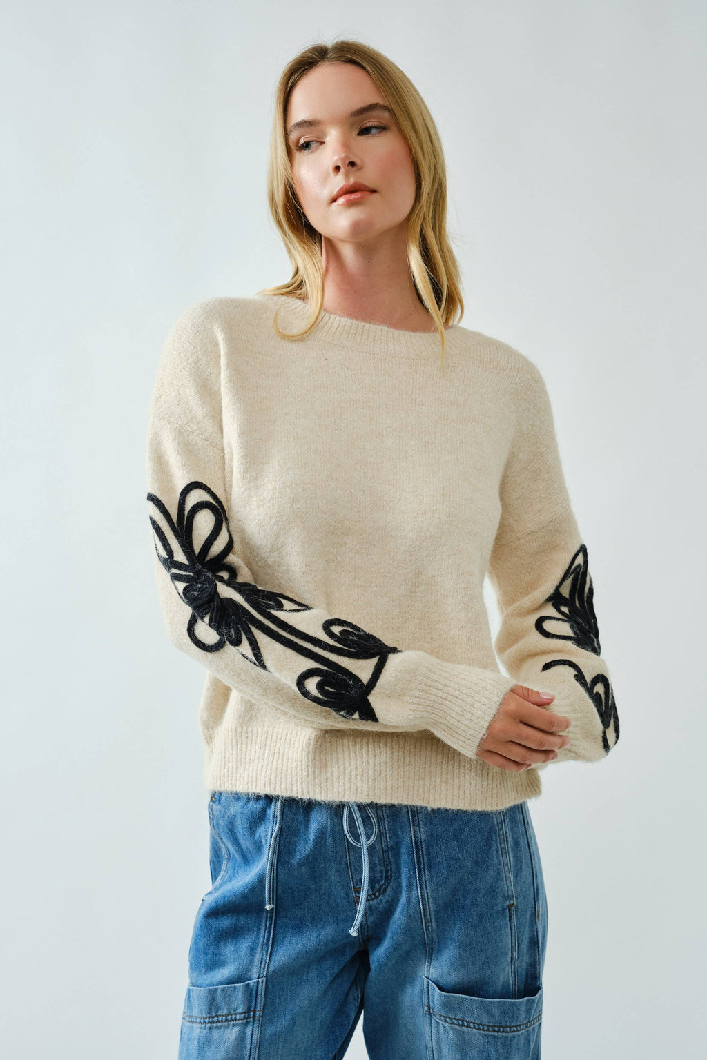 EMBROIDERED DETAIL SWEATER