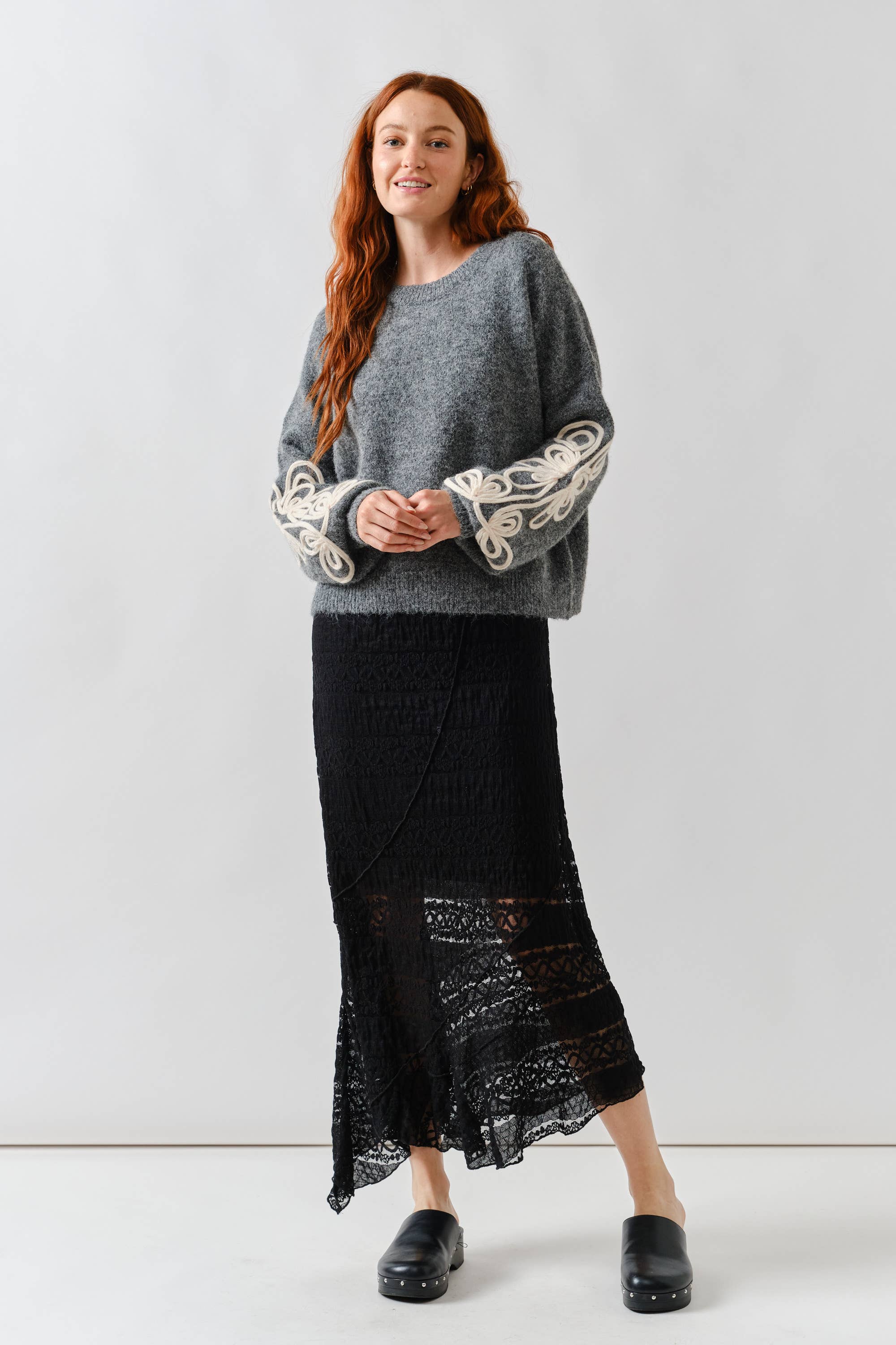EMBROIDERED DETAIL SWEATER