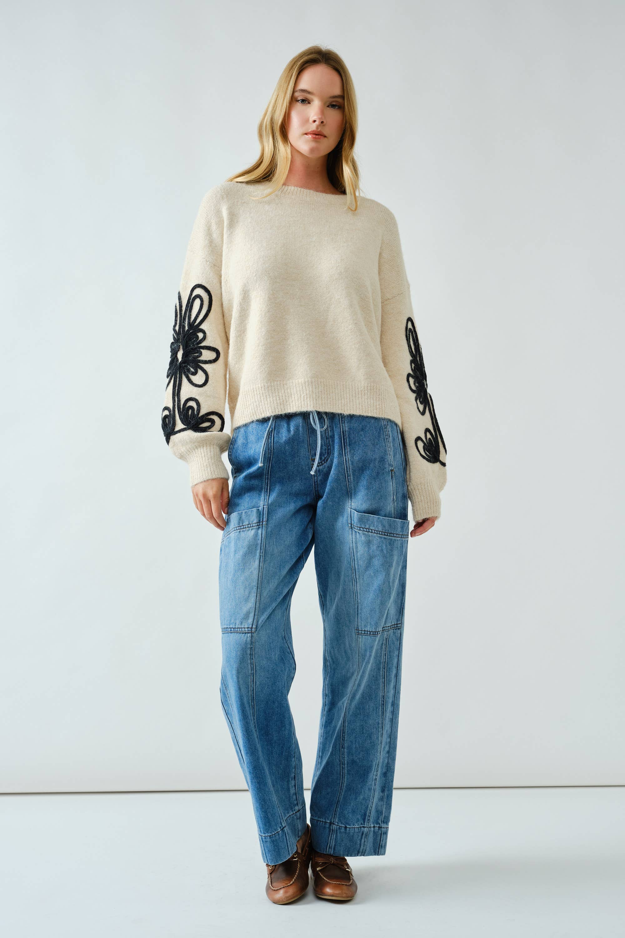 EMBROIDERED DETAIL SWEATER