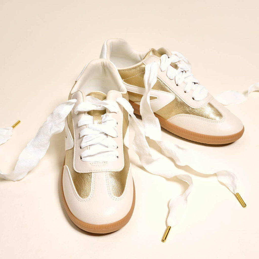 White Shoelaces