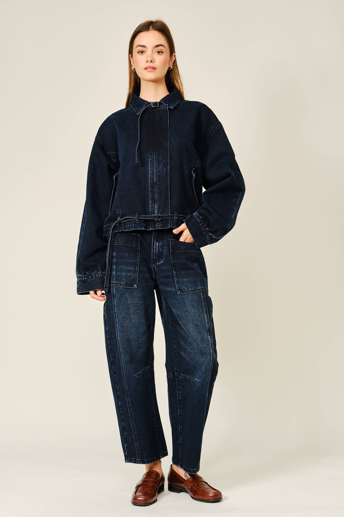 DARK WASHED BARREL JEANS