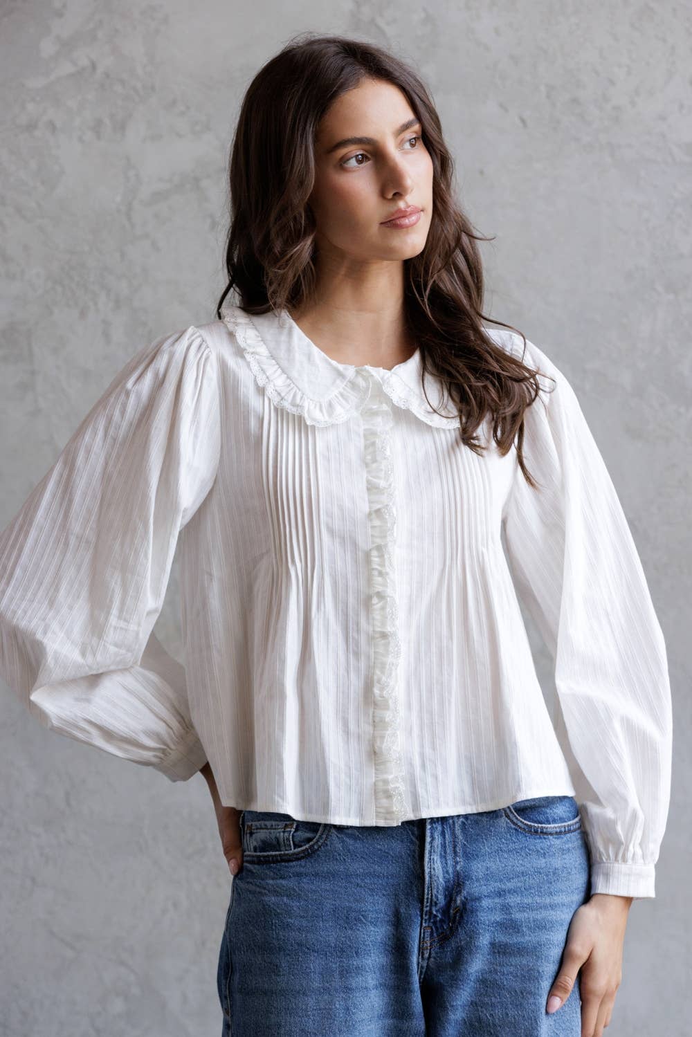 RUFFLED LACE COLLAR BLOUSE