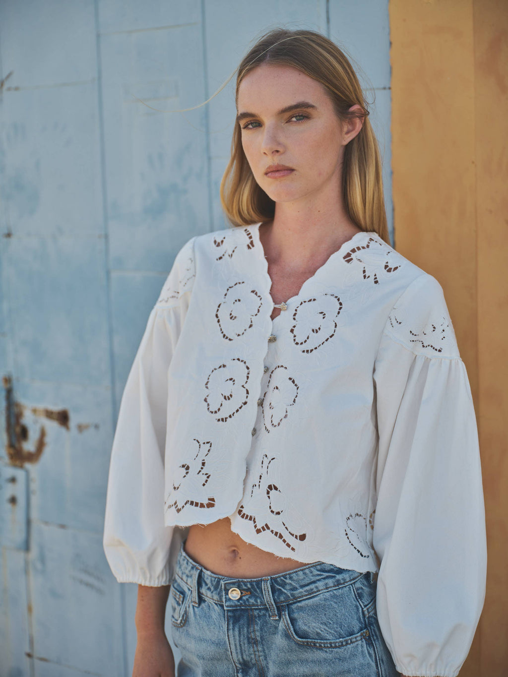 DENIM EMBROIDERY VOLUME SLEEVE BLOUSE