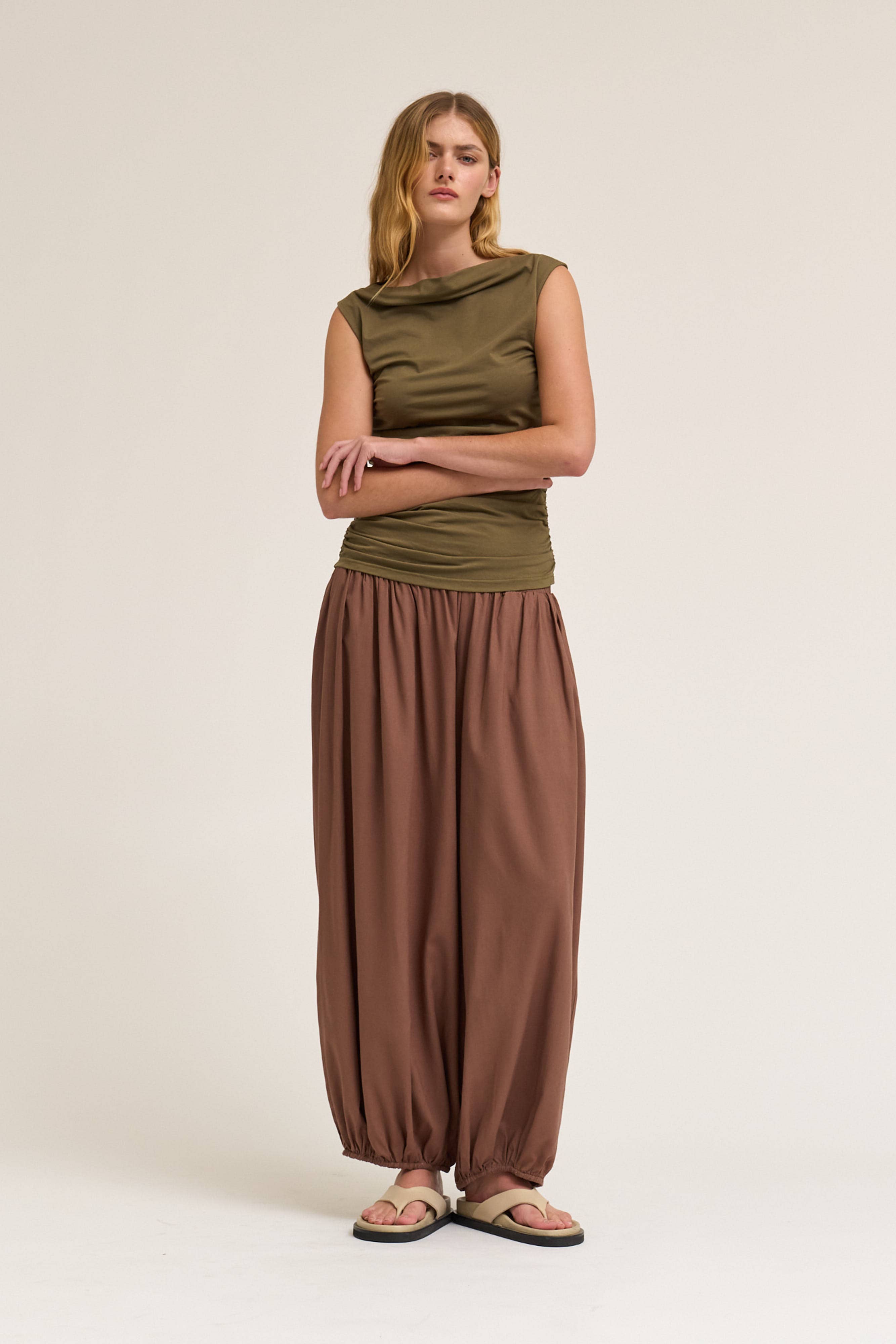 SLEEVELESS SHIRRING JERSEY TANK
