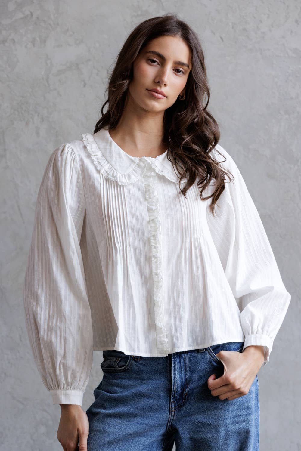 RUFFLED LACE COLLAR BLOUSE