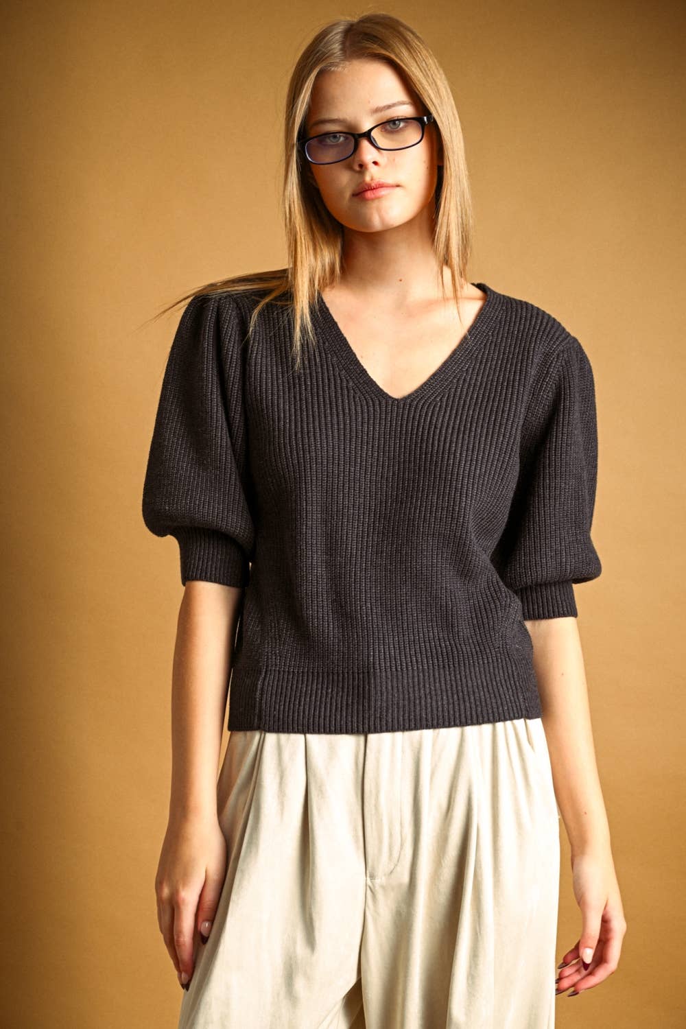 V-NECK WITH SHORT PUFF SLEEVE