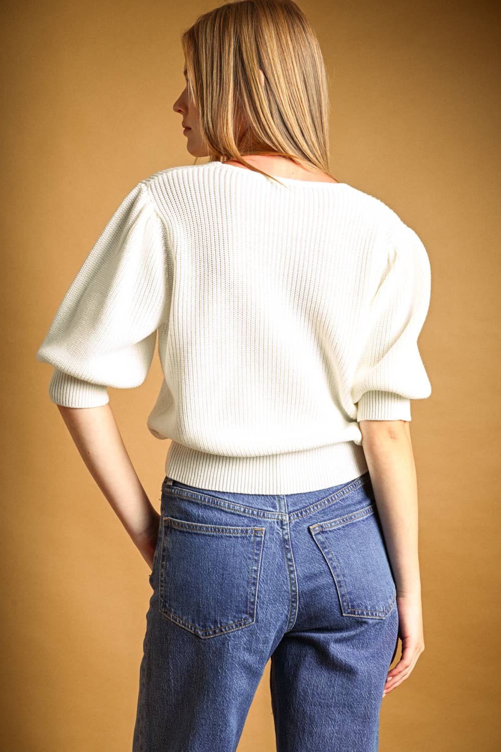V-NECK WITH SHORT PUFF SLEEVE
