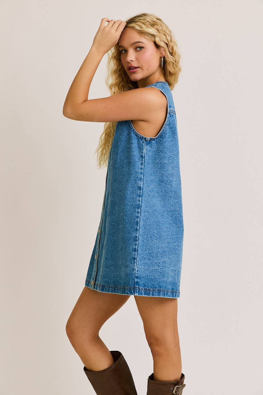 SLEEVELESS BUTTON DOWN DRESS