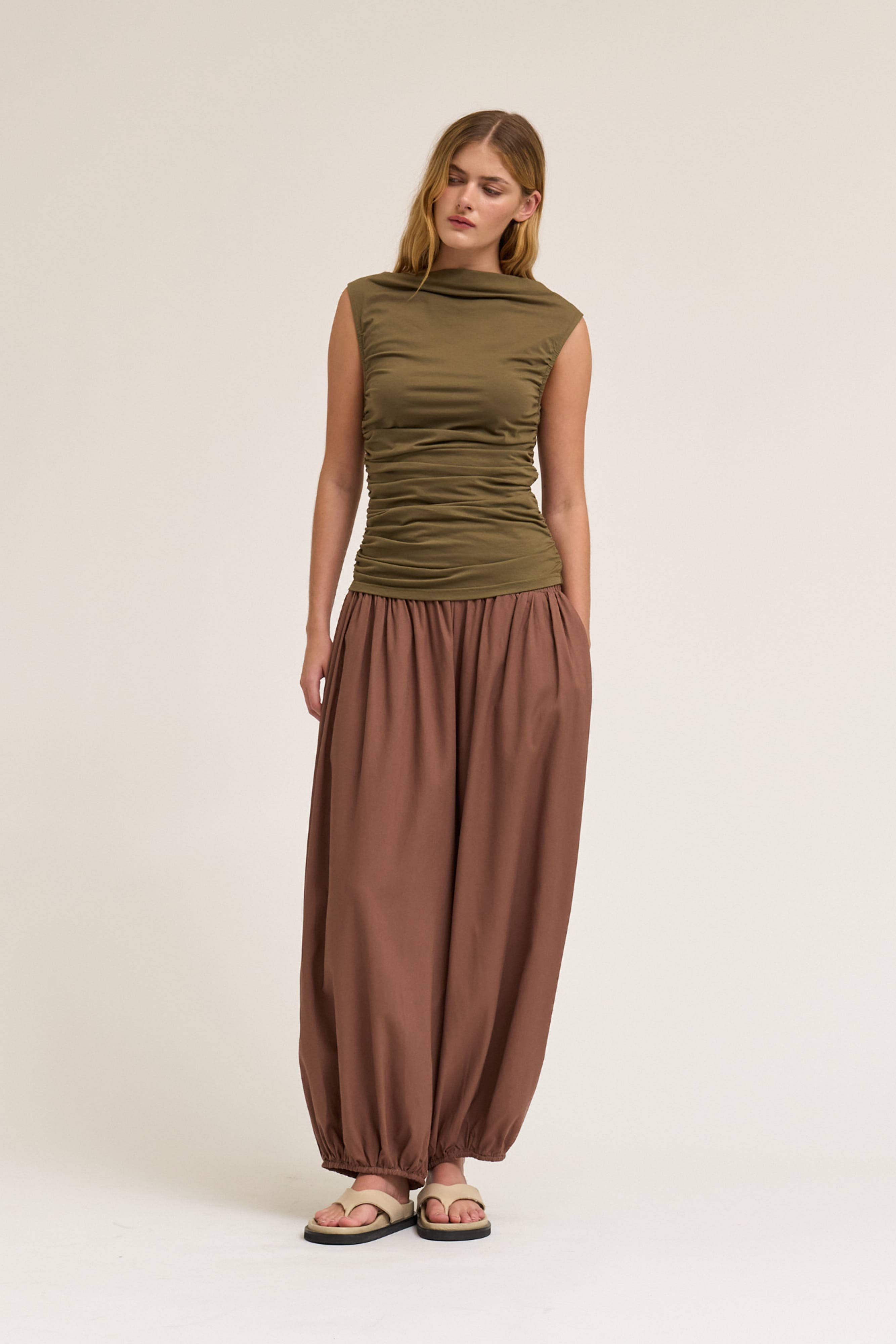 SLEEVELESS SHIRRING JERSEY TANK