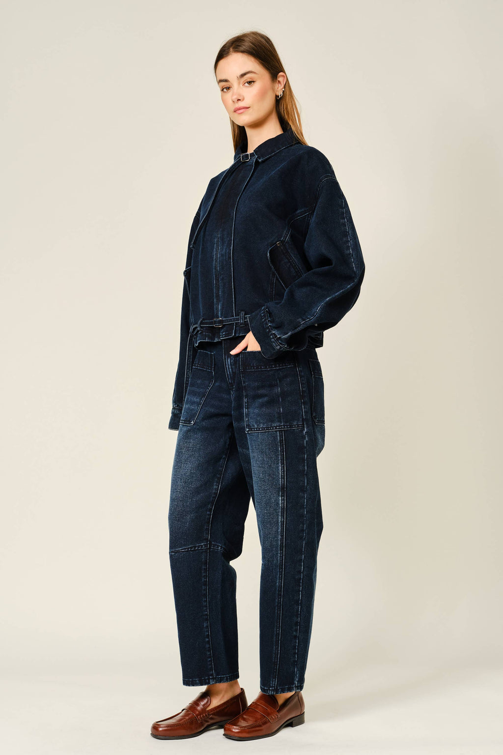 DARK WASHED BARREL JEANS