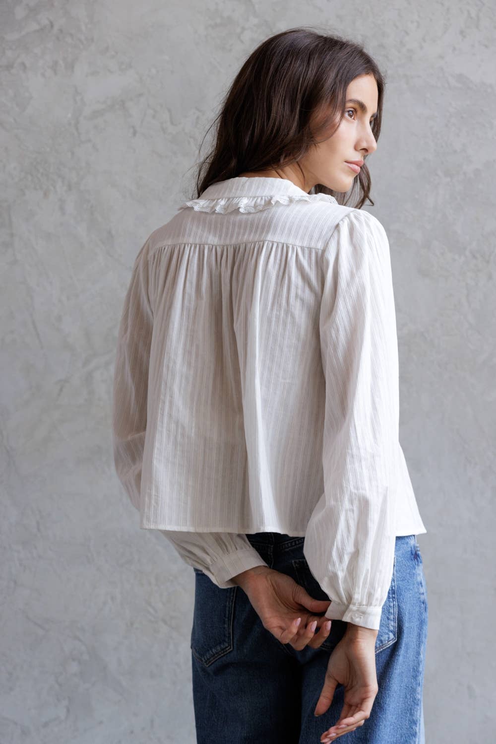 RUFFLED LACE COLLAR BLOUSE